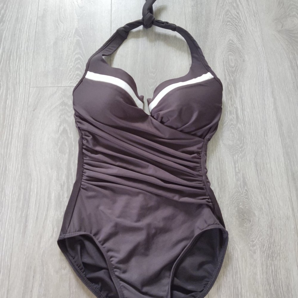 MagicSuit Notch Detail Halter Top One Piece Swimsuit Size 8 DD